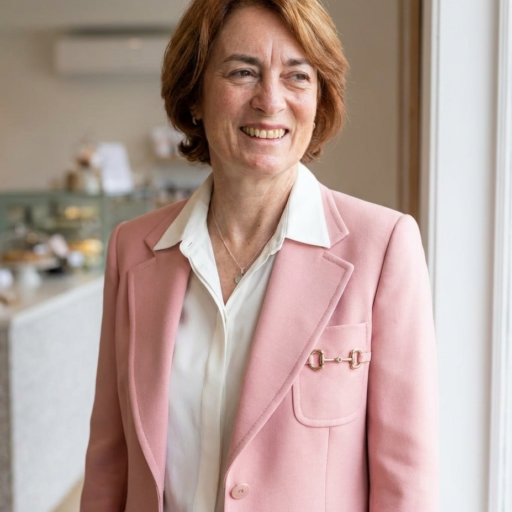 prof photo kylie pink